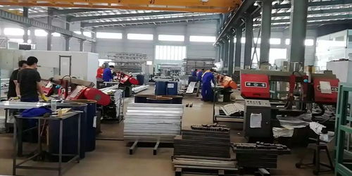 鋼鐵長城 祖國69年華誕之際，金剛防彈玻璃與防護(hù)用品生產(chǎn)一線的火熱情景